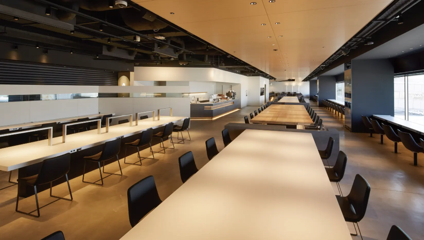 ホール・ラウンジ事業